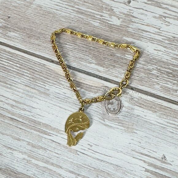 Vintage Praying Hands Mary Etched Charm Bracelet Gold Tone Snail Chain 6.5” - Picture 6 of 6